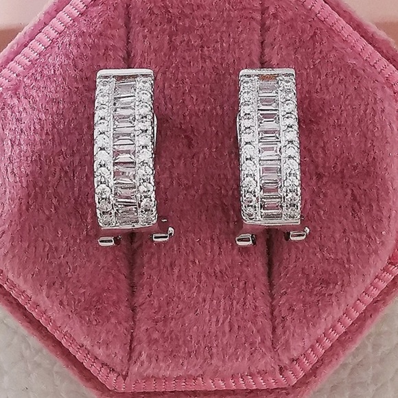 Sterling silver princess round earrings - Picture 3 of 6